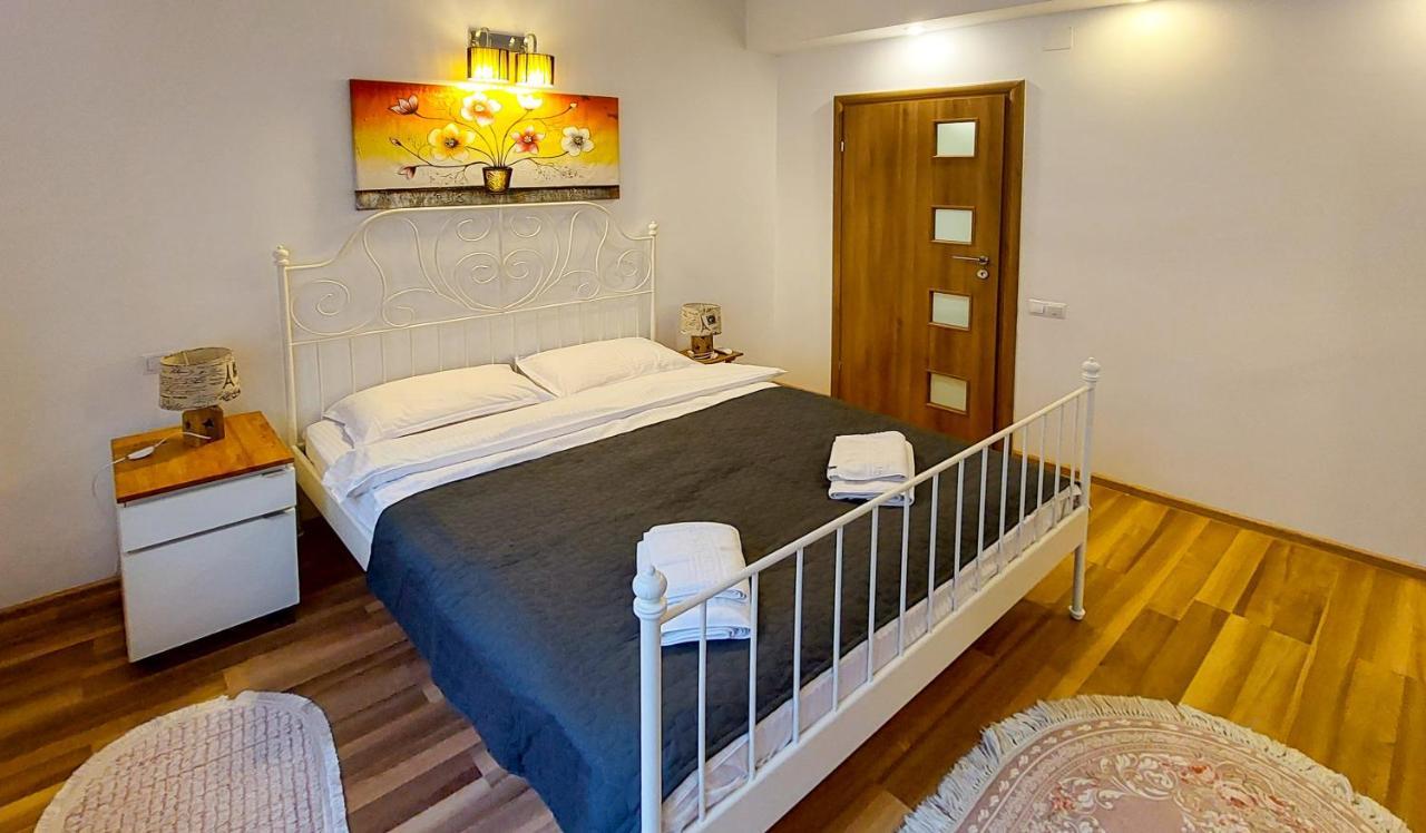 Ferienwohnung Fancy 1Bd Family Friendly In Historical Centre Bukarest Exterior foto
