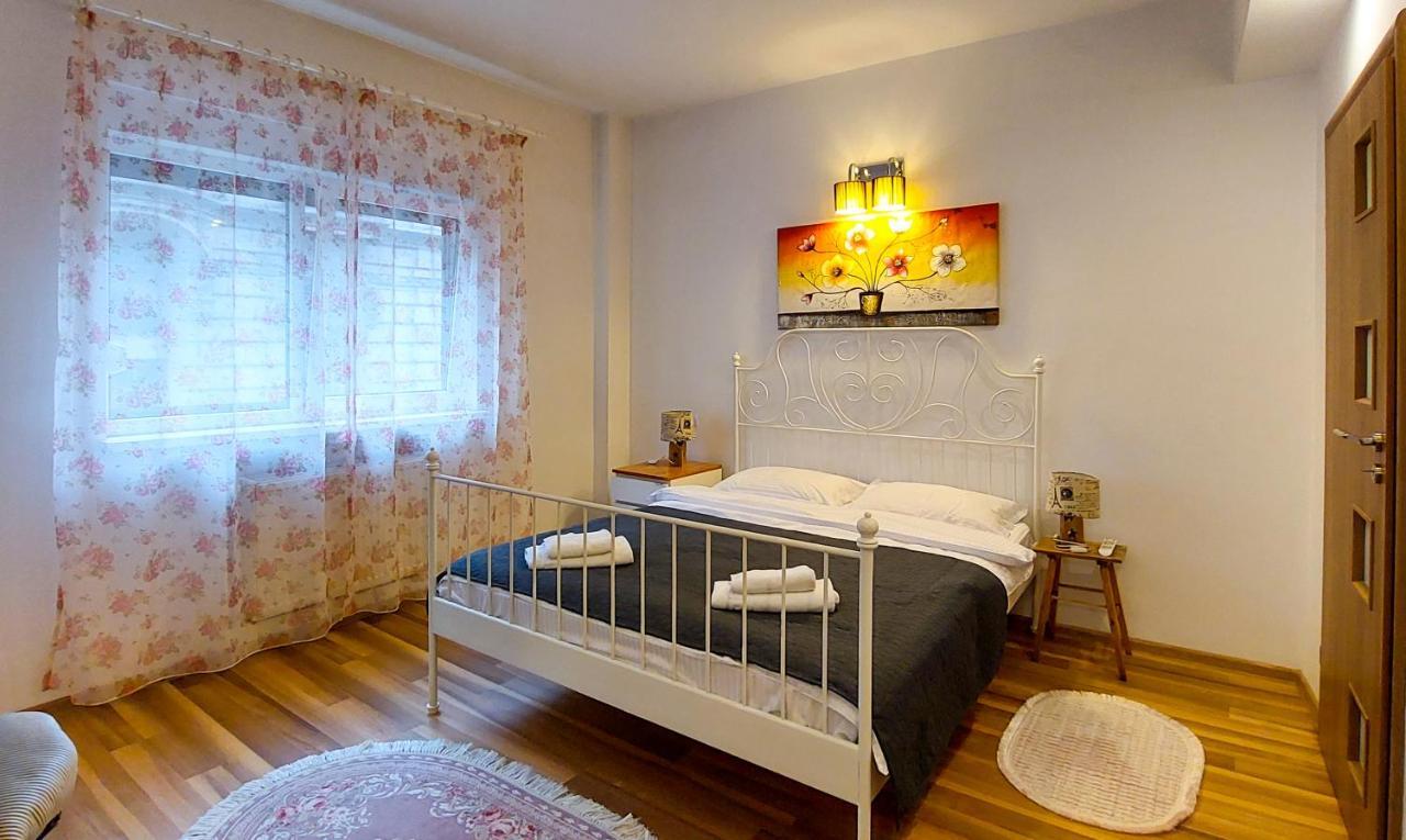 Ferienwohnung Fancy 1Bd Family Friendly In Historical Centre Bukarest Exterior foto