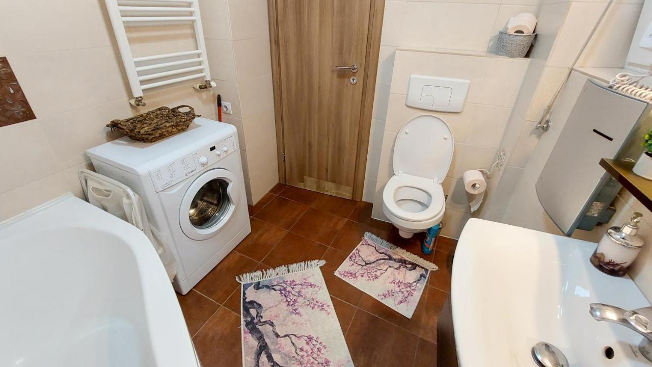 Ferienwohnung Fancy 1Bd Family Friendly In Historical Centre Bukarest Exterior foto